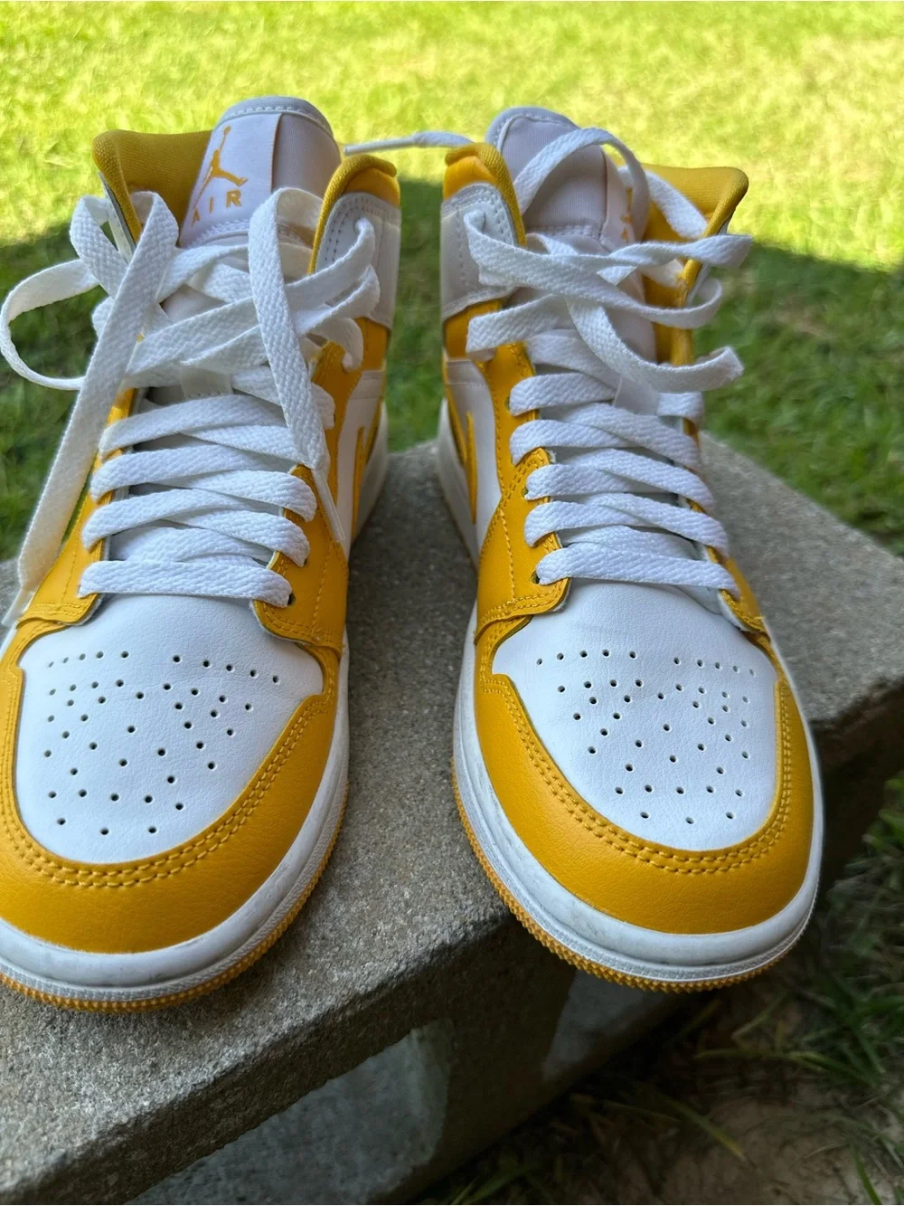 Jordan Kids High-Top Sneakers in Yellow and White